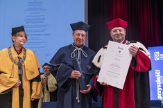 Wręczenie dyplomu doktorowi honoris causa prof. K. Matyjaszewskiemu,