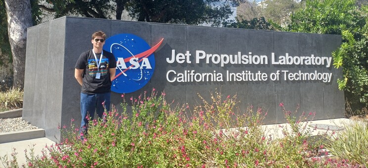 Michał Kołodyński, student lotnictwa i kosmonautyki na stażu w NASA JPL w Kalifornii,