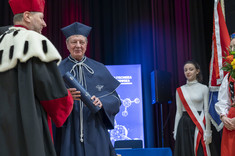 Wręczenie dyplomu doktorowi honoris causa prof. K. Matyjaszewskiemu,